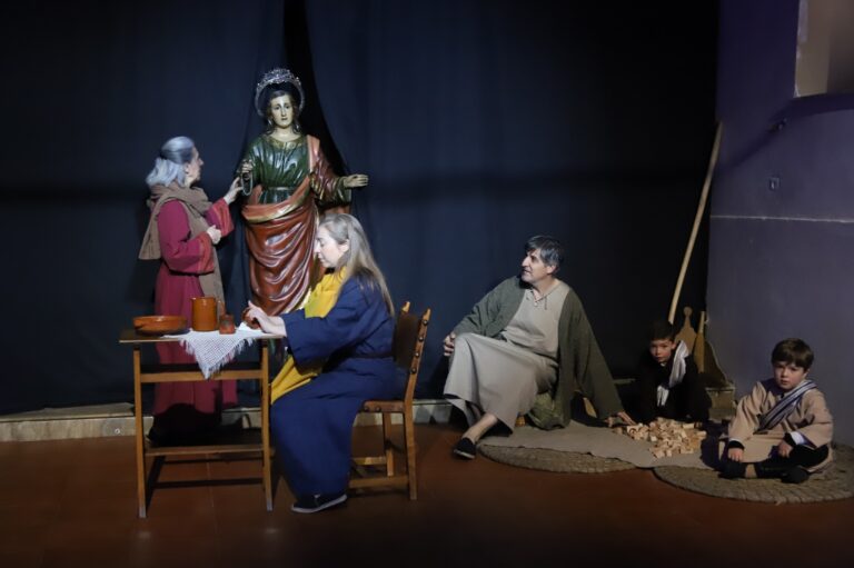 600 Personas Disfrutan de la Visión Inmersiva de la Semana Santa de Manzanares Ofrecida por ‘Salus’