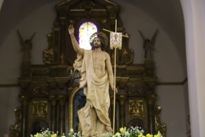«Domingo de Resurrección: Cancelación de procesión y reprogramación de misa debido a pronóstico de lluvia».