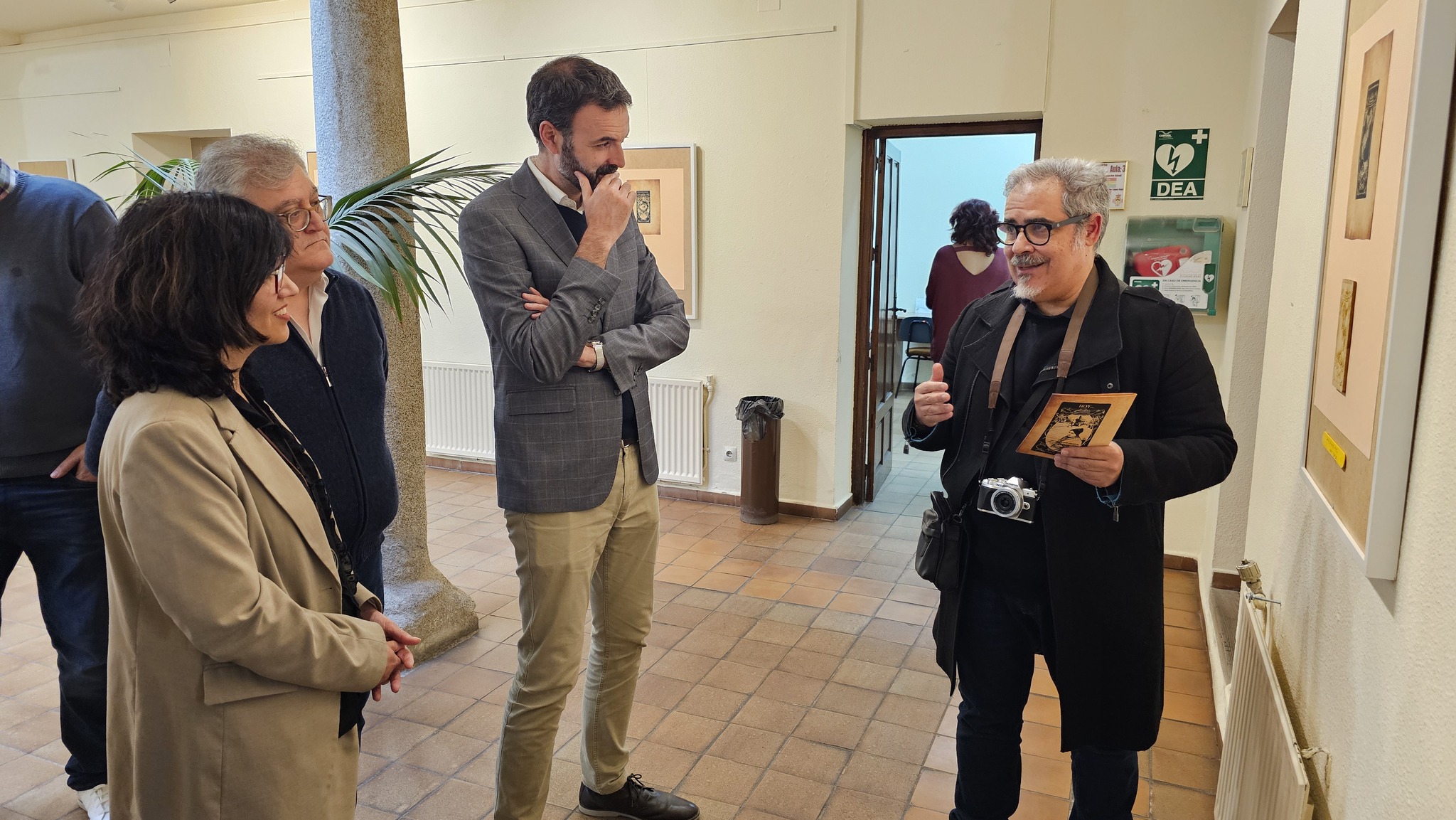 II Jornadas de ‘Esencias Literarias’: Una Inmersión Táctil en la Poesía de la ‘Ciega de Manzanares’ en el Día del Libro