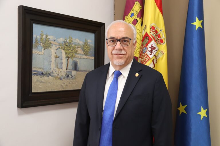 Julián Nieva en Misión Empresarial a China para Promocionar Manzanares y Explorar Nuevas Oportunidades