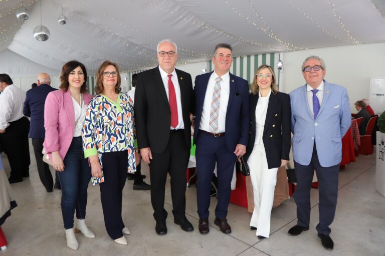 Una vez más, Manzanares apoya a la Aecc con más de 250 asistentes en la comida solidaria tradicional