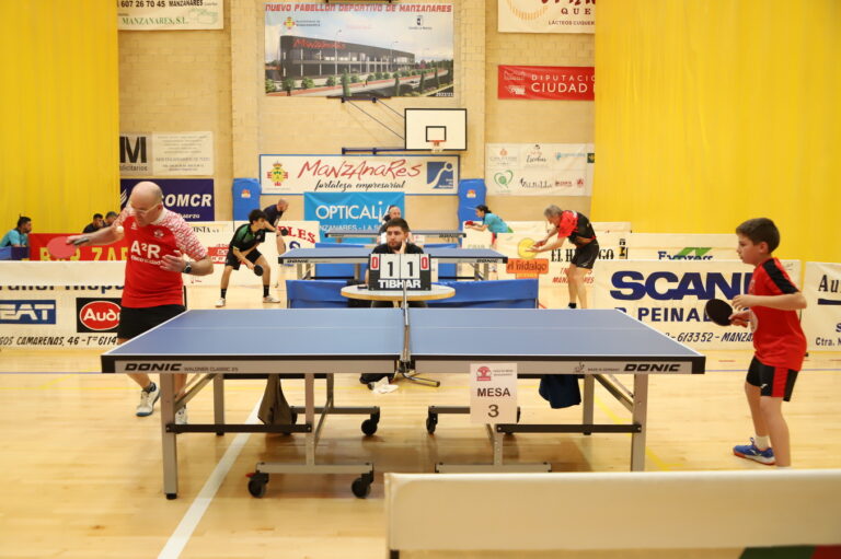 El Tenis de Mesa Manzanares cierra su destacada temporada sin lograr el ascenso en el Pabellón ‘Antonio Caba’