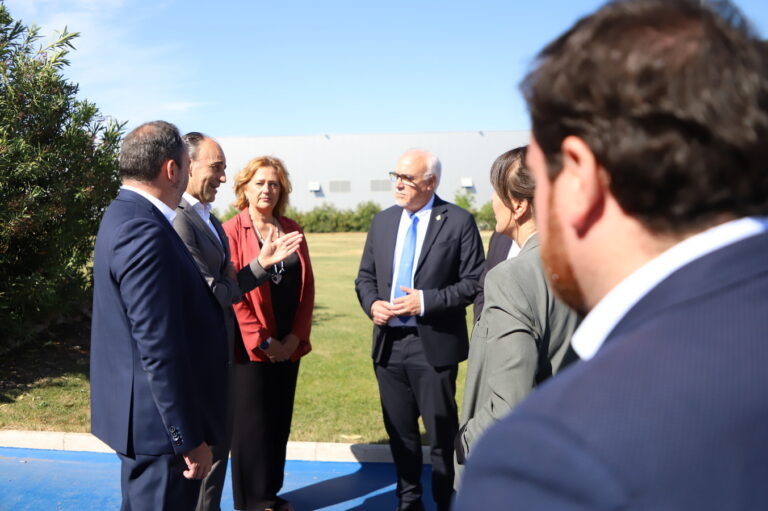 Exide Technologies obtiene 19 millones de euros en ayuda para la producción de baterías avanzadas; Julián Nieva visita la planta