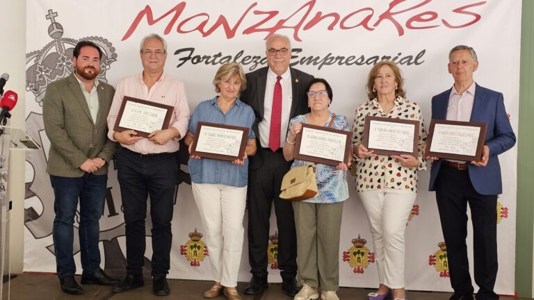 Homenaje a los Recientes Jubilados del Municipio de Manzanares en la Celebración de Santa Rita