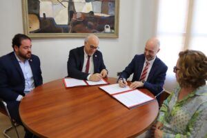 Renovación de Alianza entre el Ayuntamiento y la Asociación Empresarial de Manzanares: Consistorio Aportará 6.000 Euros en Ayudas Económicas