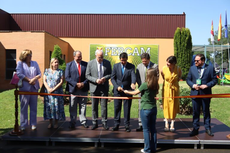 Acto Inaugural de Fercam 2025: Álbum Fotográfico del Recorrido de las Autoridades por el Recinto Ferial y las Palabras del Vicepresidente Segundo de la Junta de Co…
