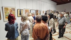 Exposición Artística Inaugurada en el Gran Teatro Demonstrando el Talento y Potencial de los Estudiantes de Pintura, Escultura y Cerámica de la Universidad Popular de Manzanares