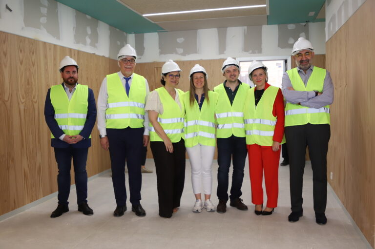Jesús Fernández Sanz anuncia que el nuevo centro de salud abrirá sus puertas este año tras visita con Juli