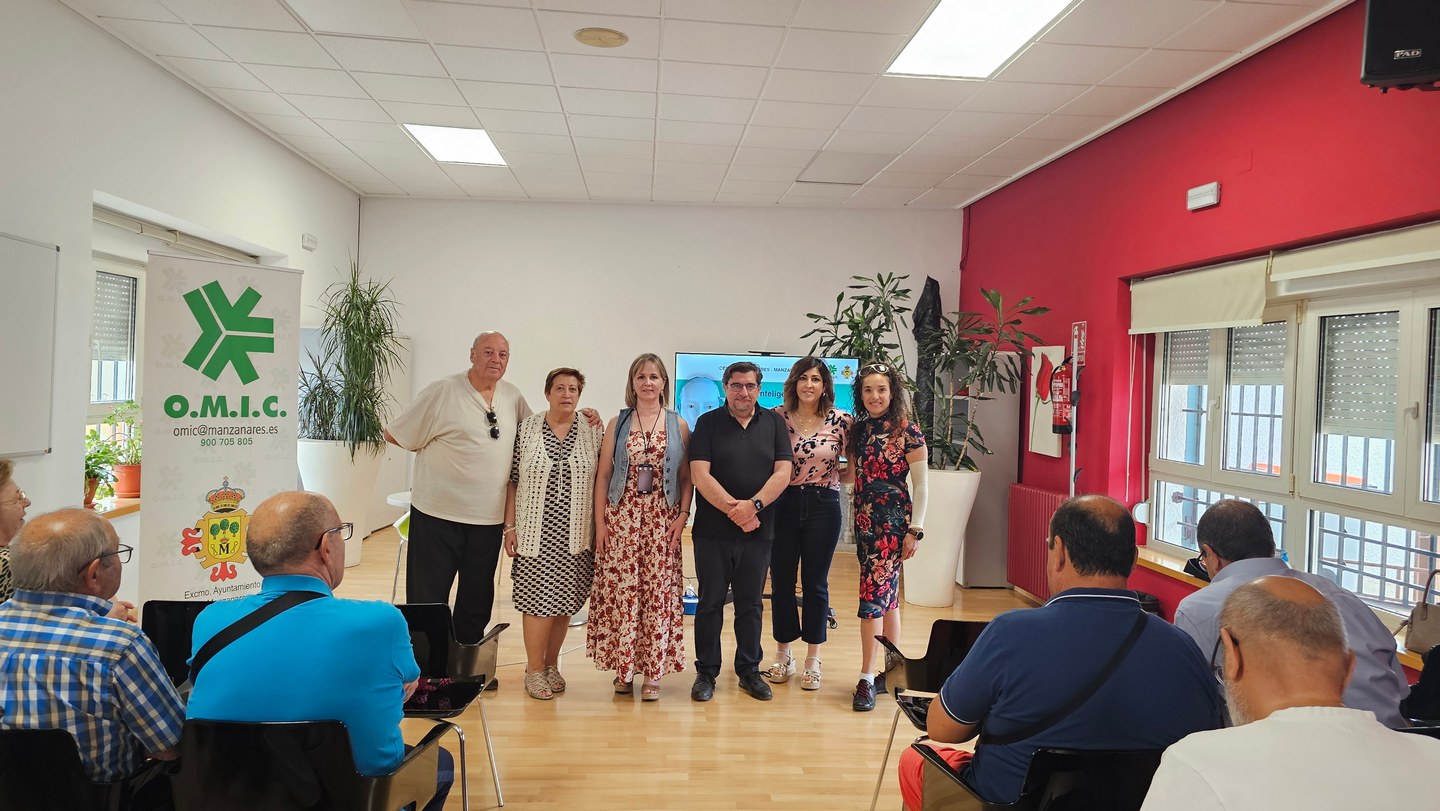 La OMIC Promueve la Inclusión Tecnológica para Personas Mayores: Talleres Anuales de Inteligencia Artificial en el Centro de Mayores