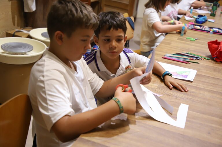 112 Niños y Niñas Reactivan las Aulas de la Universidad Popular de Manzanares con el Inicio de la Escuela de Verano