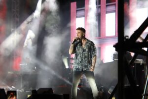 Beret Apasiona a su Público en ‘La Pérgola’ durante un Concierto de Dos Horas lleno de Emoción y Música Exquisita