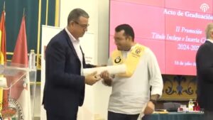 Daniel Jiménez, Icono de la Inclusión, se Gradúa en el Curso de Actividades Auxiliares en Entornos Públicos