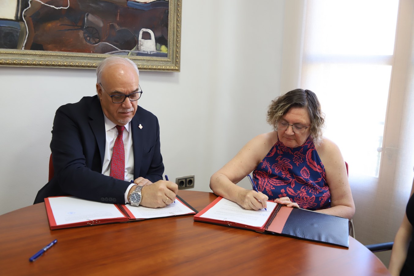 El Ayuntamiento Refuerza su Alianza con Cruz Roja: Julián Nieva y Rita de la Torre Firman Convenio de Compromiso