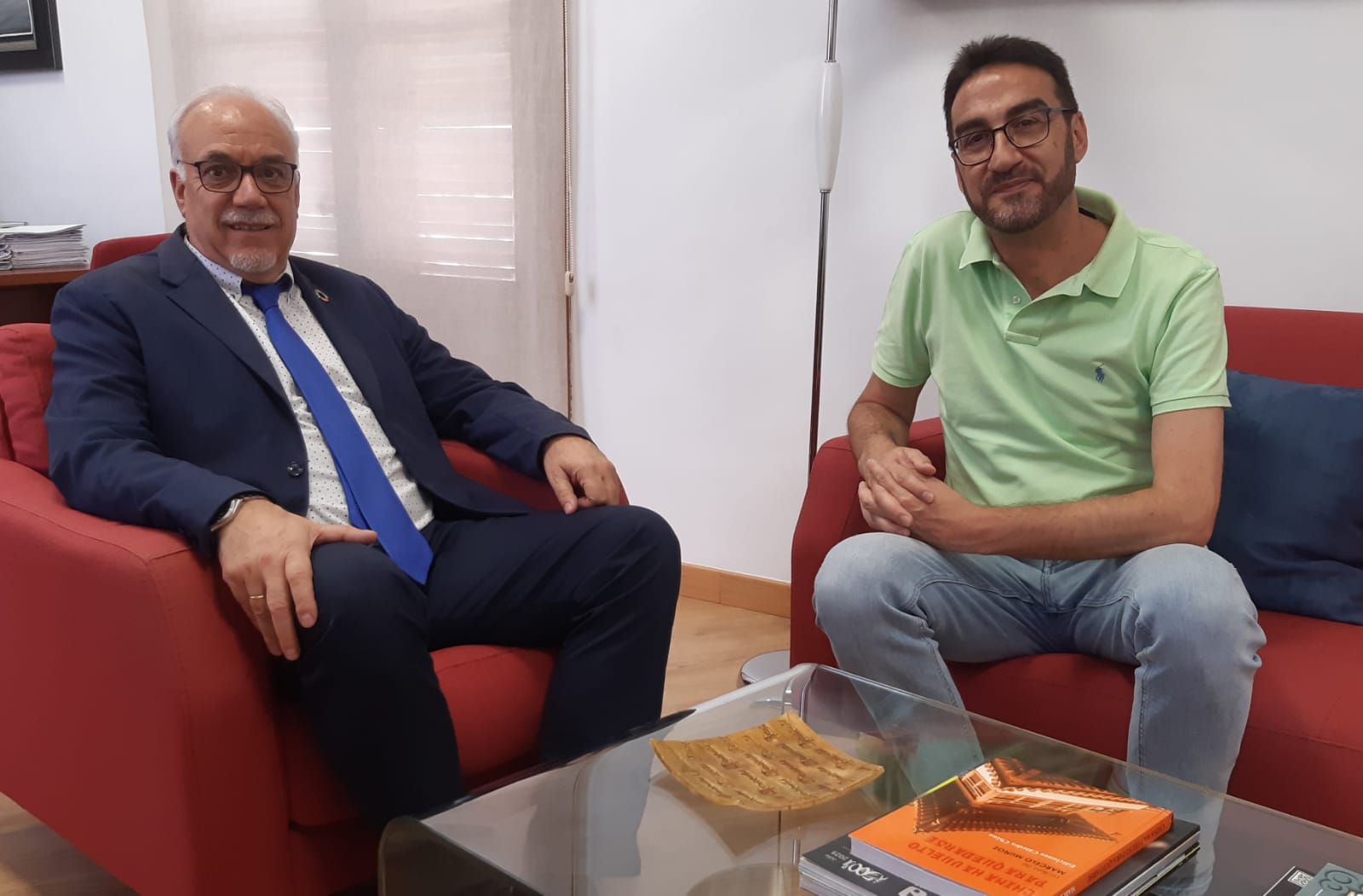 Encuentro entre el Alcalde de Manzanares, Julián Nieva, y el Presidente del Colegio Oficial de Enfermería de Ciudad Real, Pablo Jesús Madrid Fran