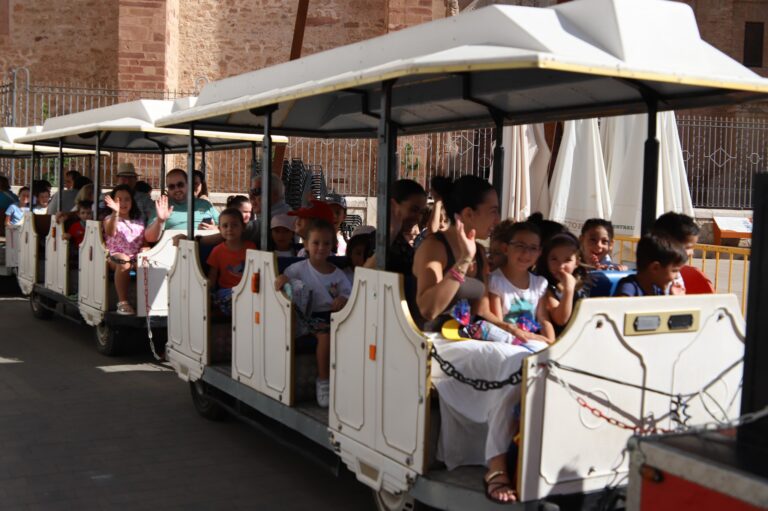 Fiesta Infantil y Tren Turístico: La Atracción para Niños en la #FeriaYFiestas2025