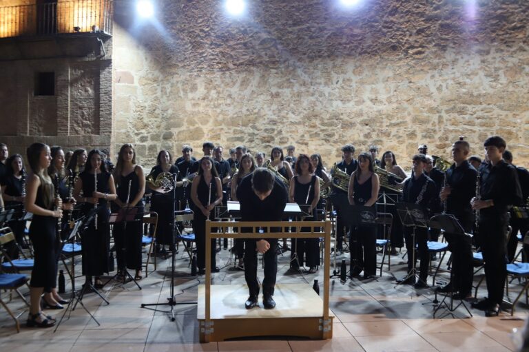 Gratitud y Melodías de Pasodobles: Eduardo Gallego Ballesteros Se Despide de la Banda de Manzanares AMC Julián Sánchez-Maroto en su Último Concierto