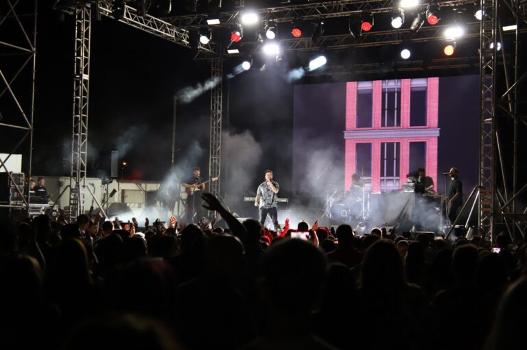 OBK y Beret Reviven los 90s en ‘La Pérgola’ con Dos Noches de Nostalgia y Emoción, Juan D Encanta a los Más Jóvenes