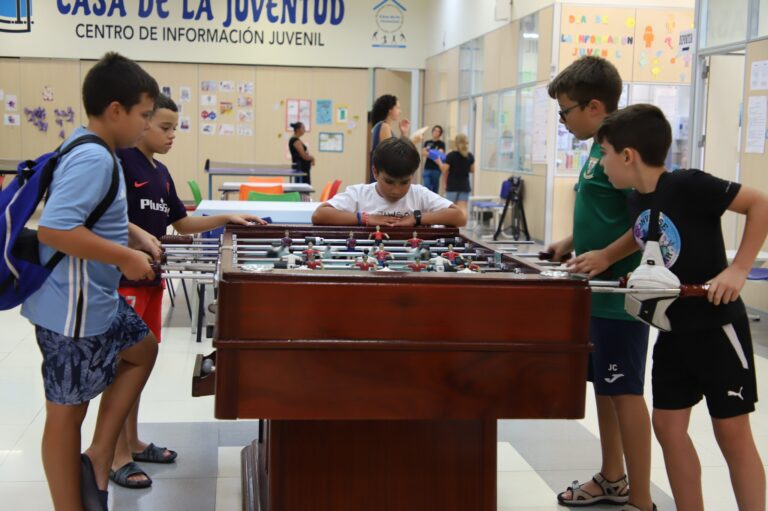 Verano de Diversión y Aprendizaje en la Casa de la Juventud Manzanares: ¡Más de 80 Niños Participan Diariamente!