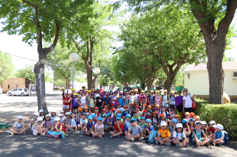 Viernes de Excursiones: Los Alumnos de la Escuela de Verano de la Universidad Popular de Manzanares Disfrutan de Actividades Extraescolares