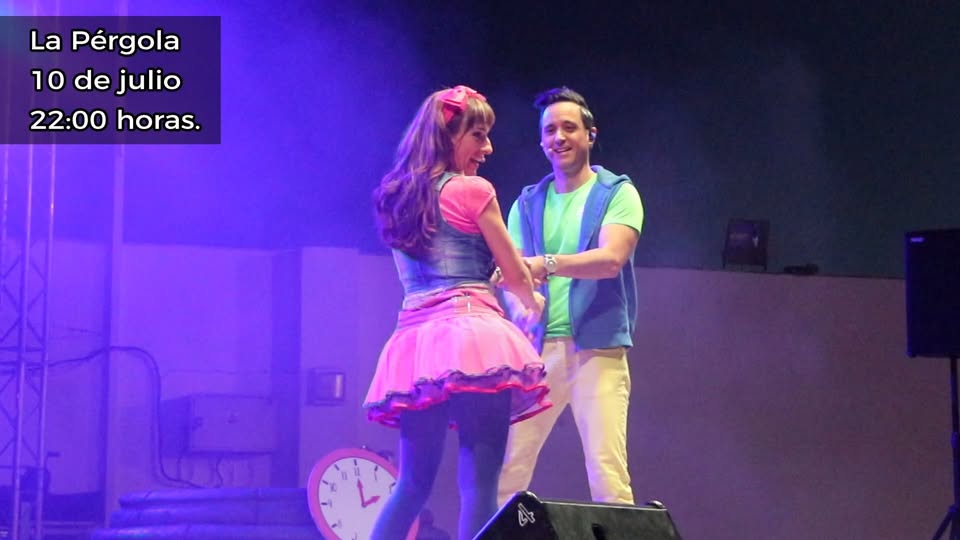 ‘¡Noche Familiar Gratuita con Juan «D» y Beatriz Oficial en ‘La Pérgola’ Este Jueves a las 22:00! – #feriayfiestas2025′