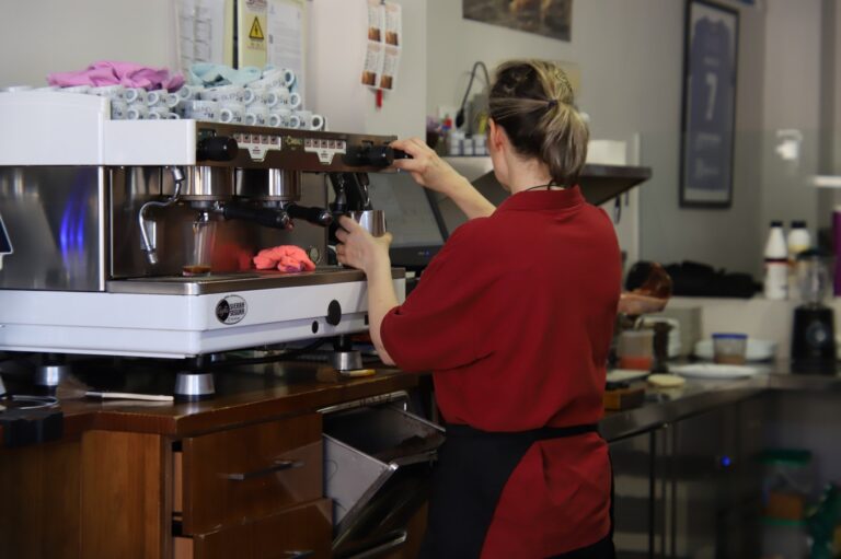 Manzanares marca un hito con un récord de desempleo de 971 personas en julio, bajando por primera vez por debajo de los 1.000 desempleados