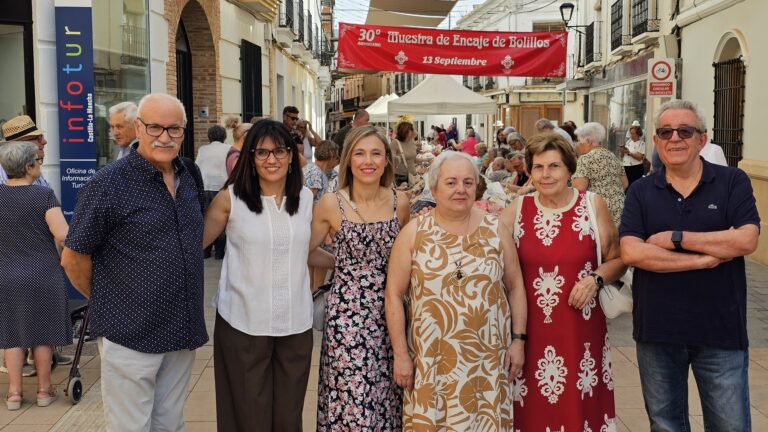 30ª Edición de la Muestra de Encaje de Bolillos: Un Clásico en las Fiestas Patronales de la Calle Empedrada