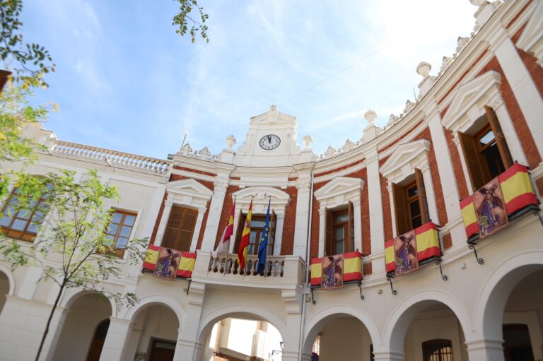 El Ayuntamiento de Manzanares Renueva su Imagen con una Nueva Foto de Portada