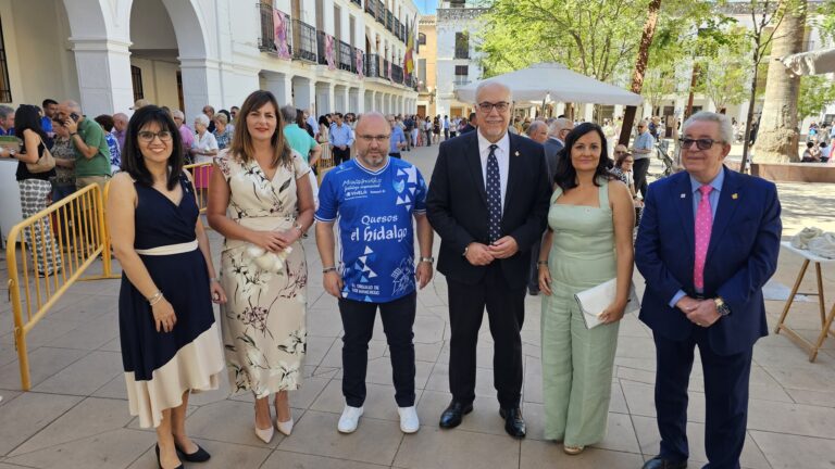 El Manzanares Fútbol Sala sirve más de 2.000 platos de migas populares en la celebración del Día Grande de Manzanares