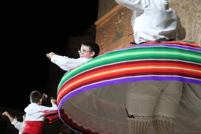 El XX Festival de Folklore Infantil y Juvenil ‘Ciudad de Manzanares’ destaca con las actuaciones del grupo ‘Raíces Extremeñas’ y Manuel de Falla-Manzanares Amyd