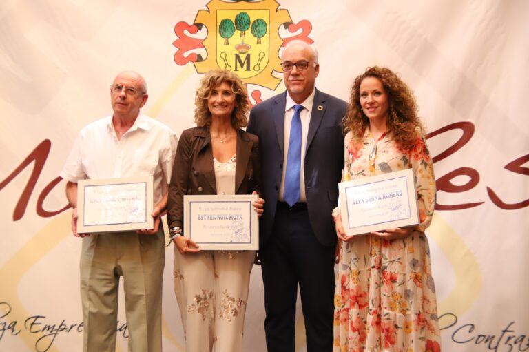 Homenaje a Esther Ruiz, Alex Serna y Juan José Fernández-Arroyo: Manzanareños Ausentes 202… que encarnan la felicidad y el hogar de Manzanares Homenaje a Esther Ruiz, Alex Serna y Juan José Fernández-Arroyo: Manzanareños Ausentes 202… que encarnan la felicidad y el hogar de Manzanares