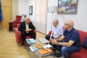 Julián Nieva promete Apoyo Municipal para la Escuela de Ciudadanía y la llegada de la Exposición ‘Qué Cambio16!’ a Manzanares