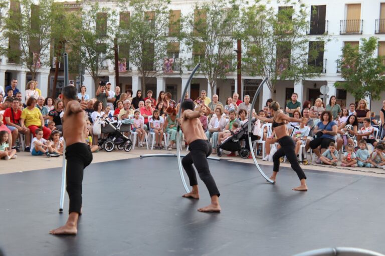 La Segunda Edición de ‘CallejeArtes’ Atrae a 1.500 Personas con Cinco Representaciones Artísticas Inclusivas