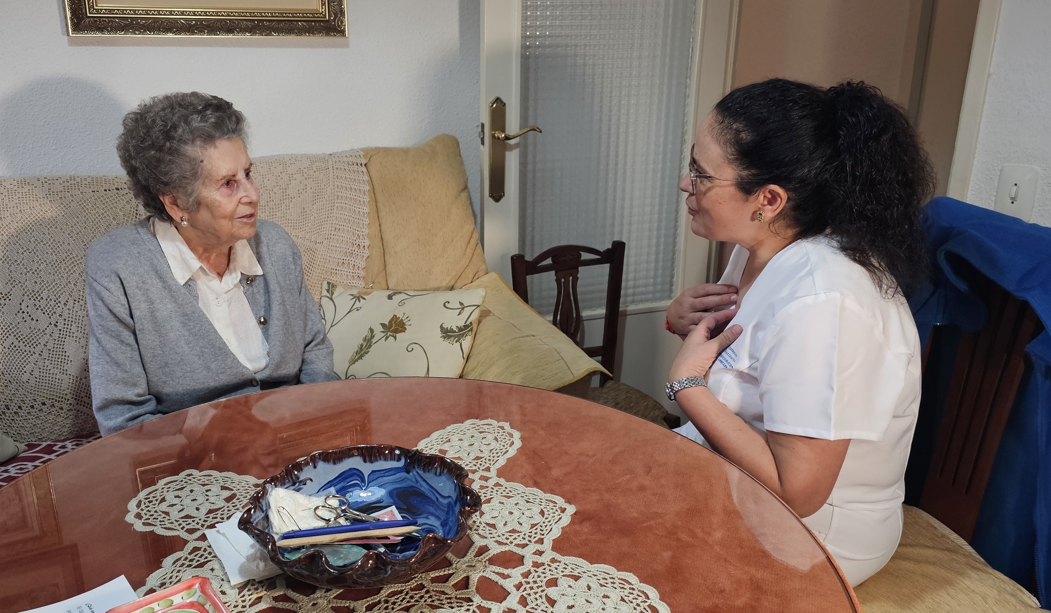 120 Personas se Benefician de la Asistencia Doméstica Directa del Ayuntamiento de Manzanares: 18 Auxiliares Estabilizados