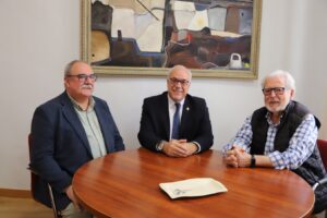 Agustín Sánchez asume la presidencia de Tertulia XV, sucediendo a Manuel Labián: Julián Nieva celebra y elogia el cambio de liderazgo