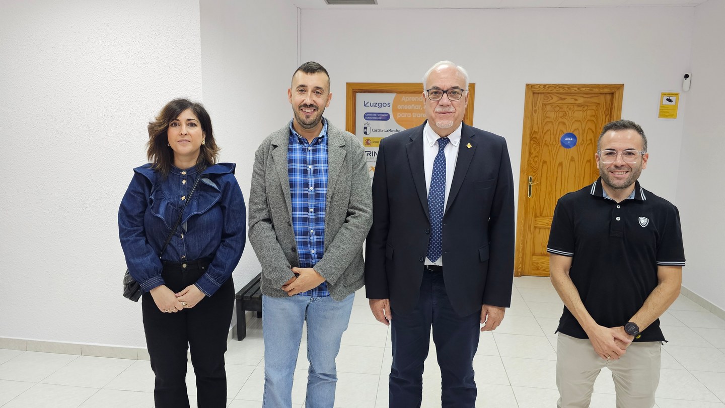Alcalde Julián Nieva Explora la Oferta Educativa del Nuevo Kuzgos Centro de Formación en Lope de Vega