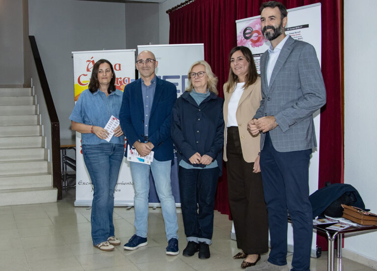 Almudena Grandes Inaugura el XVIII Curso de la Escuela de Ciudadanía con la Proyección de su Documental y Coloquio