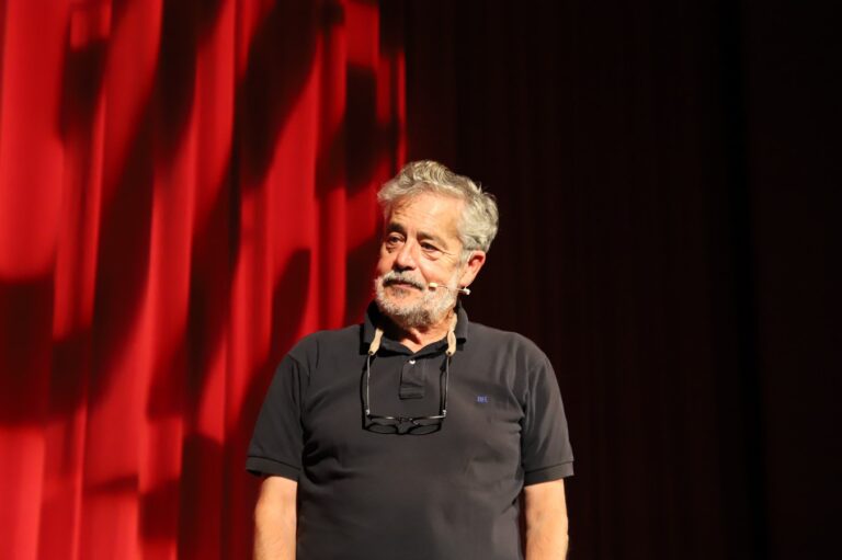 Carlos Iglesias Estrena ‘La Bala’ en Manzanares Frente a Más de Setecientas Personas