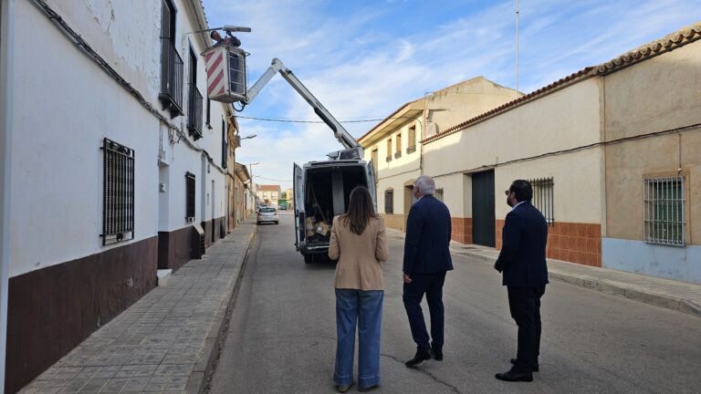 El Barrio de la Divina Pastora en Manzanares se Ilumina con Luz LED Gracias a Convenio con Red Eléctrica Española