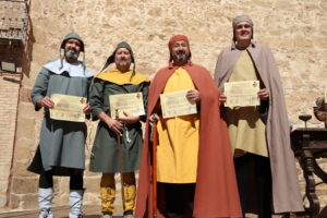 #ManzanaresMedieval2025: La Plaza de la Constitución Celebra la Investidura de Nuevos Alcaldes de la Encomienda de Manzanares