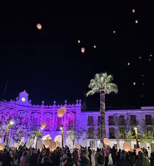 38 Velas en Manzanares: Emotivo Homenaje a las Mujeres Asesinadas por Violencia Machista con Farolillos Voladores Este 25N