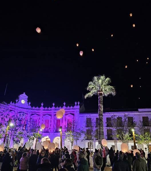 38 Velas en Manzanares: Emotivo Homenaje a las Mujeres Asesinadas por Violencia Machista con Farolillos Voladores Este 25N