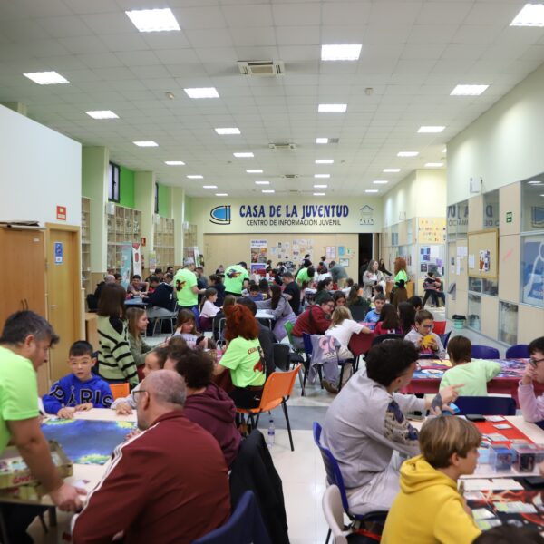La Casa de la Juventud Manzanares vibra con la energía del arranque de la tercera edición de ManzaCON!