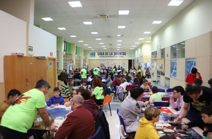 La Casa de la Juventud Manzanares vibra con la energía del arranque de la tercera edición de ManzaCON!