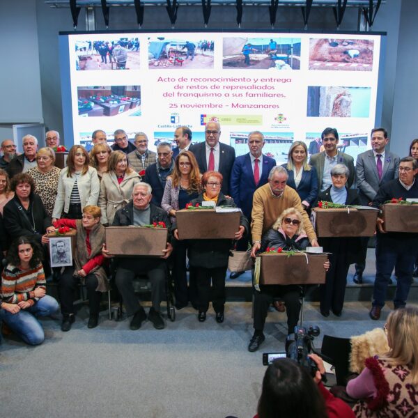 Ministro Ángel Víctor Torres Lidera Acto de Justicia Democrática para las Familias de Víctimas del Franquismo en Manzanares