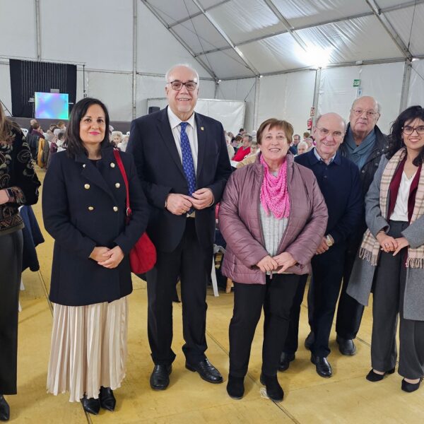Cerca de 400 Ancianos Asisten a la Tradicional Chocolatada Navideña Organizada por el Ayuntamiento