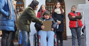 Crónica de la Mañana: Manifiesto del Día Mundial de la Discapacidad 2025 en Plaza de la Constitución