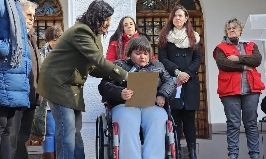 Crónica de la Mañana: Manifiesto del Día Mundial de la Discapacidad 2025 en Plaza de la Constitución