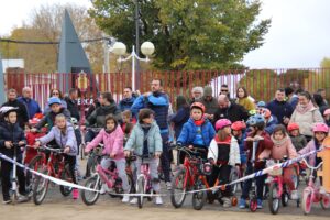 El Año Nuevo Brilla en Manzanares: La Fiesta de la Bicicleta Continúa la Tradición y Llena las Calles una vez más