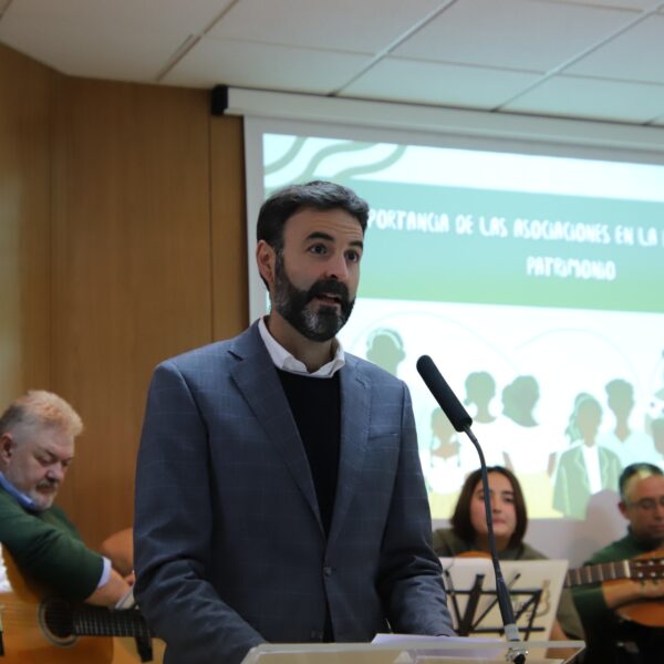 El Concejal Jesús Romero Enfatiza la Utilización de la Programación de la Universidad Popular para Universalizar la Cultura