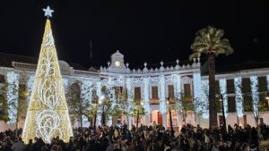 Encendido del alumbrado Navideño en Manzanares: Un brillo festivo envuelve a la localidad